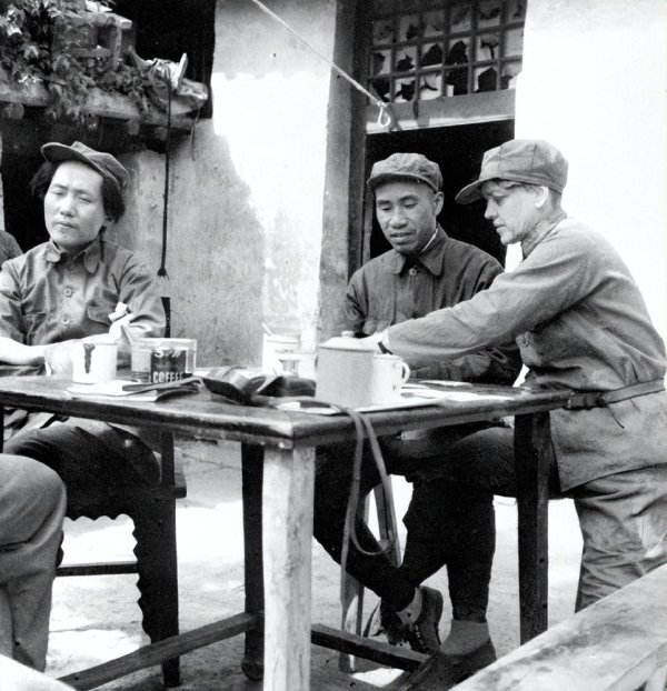 垒富优配 1976年李先念来医院探望朱德，朱德不放心特别叮嘱：将来不可收拾