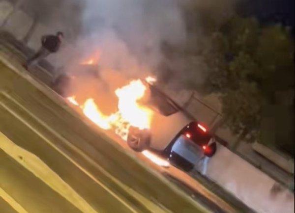 股联社 理想汽车回应MEGA起火事故：车门顺利打开，车内人员均安全离车